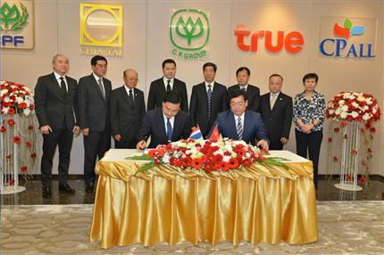 Chen Run’er met with Thai Deputy Prime Minister SomkidJatusripitak and witnessed the signing between HNCA and CP Group，Thai Smile Airways and Nok Airlines